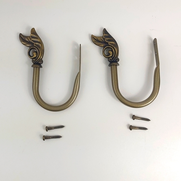 2 metal wall hooks - Picture 1 of 7